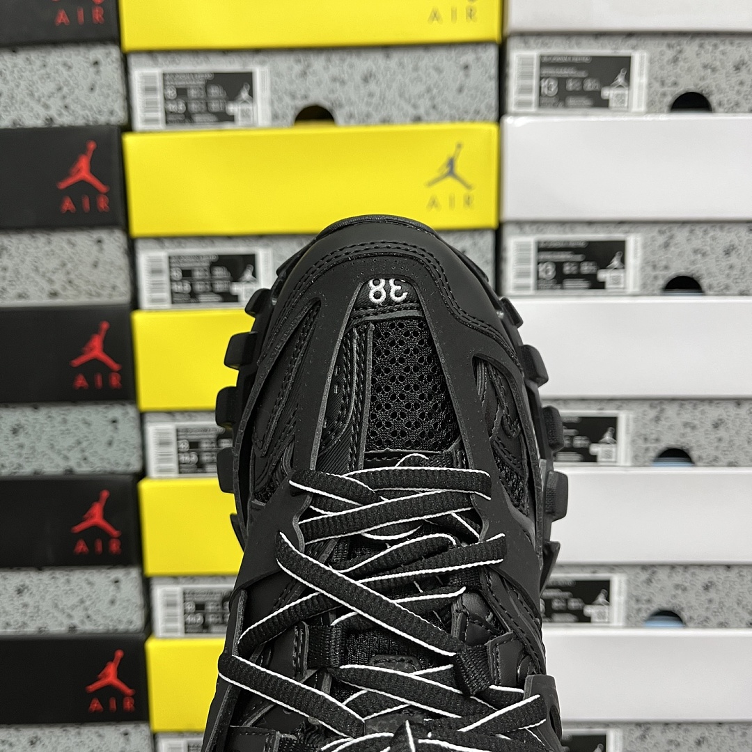 Balenciaga BLCG Track 3.0 - Image 4