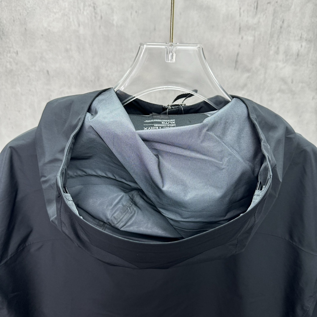 Arc'teryx Beta LT Jacket (Black) - Image 11
