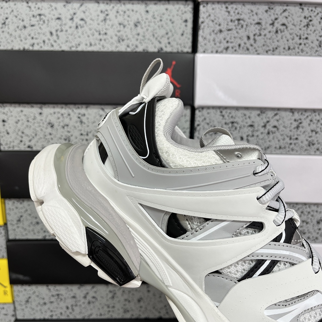Balenciaga BLCG Track 3.0 - Image 10