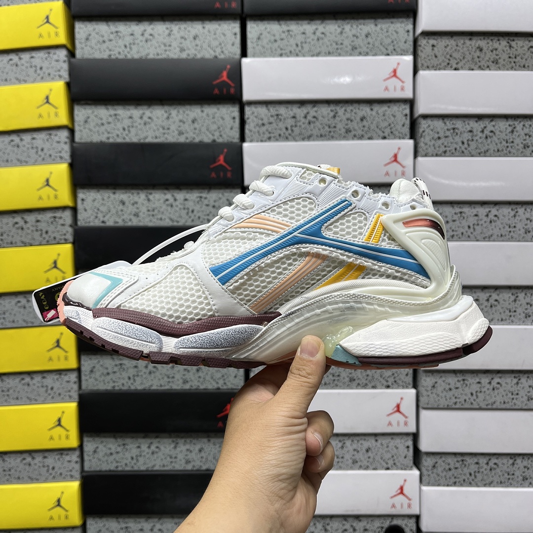 Balenciaga BLCG Runner 7.5 - Image 9