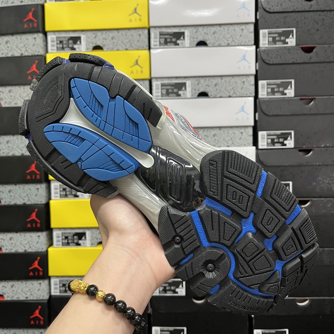 Balenciaga BLCG Runner 7.0 - Image 10