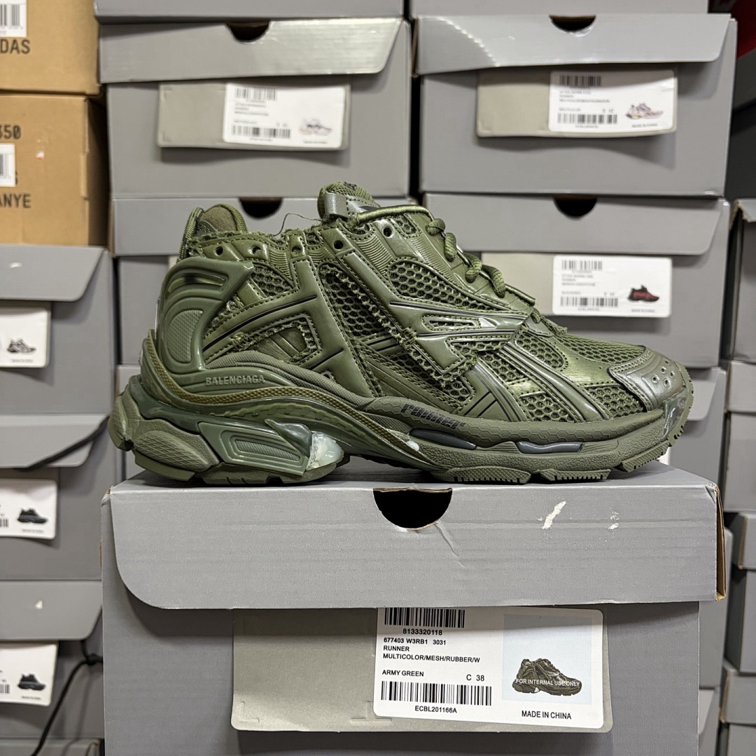 Balenciaga BLCG Runner7.0 - Image 110