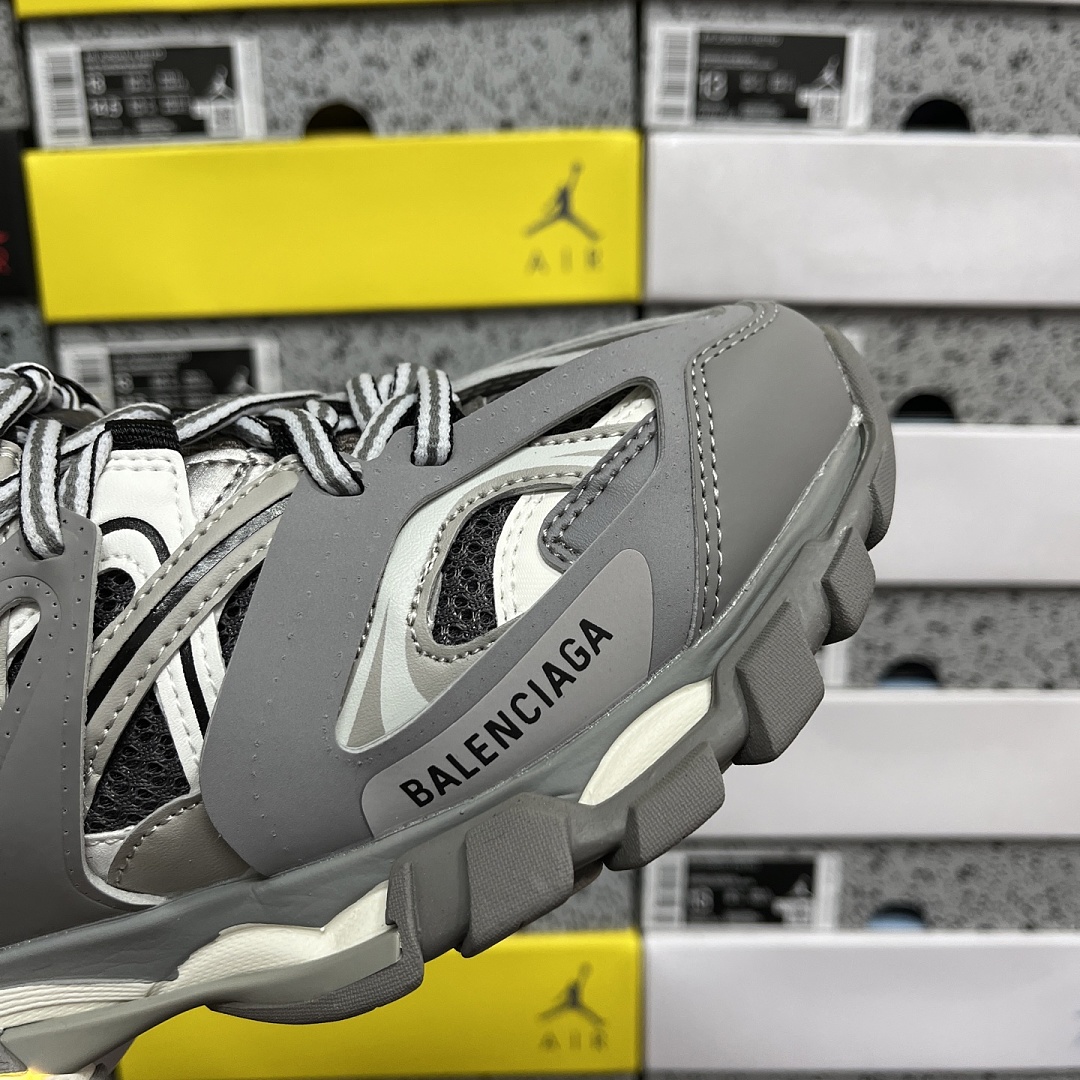 Balenciaga BLCG Track 3.0 Grey LED - Image 4