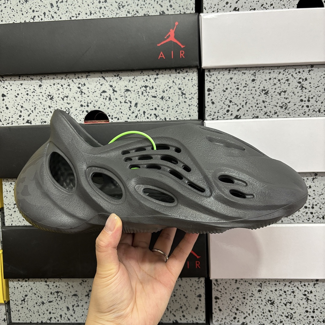 Adidas Slide/Foam Runner - Image 107