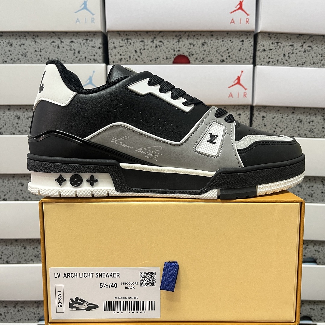 Louis Vuitton Trainer V2-05