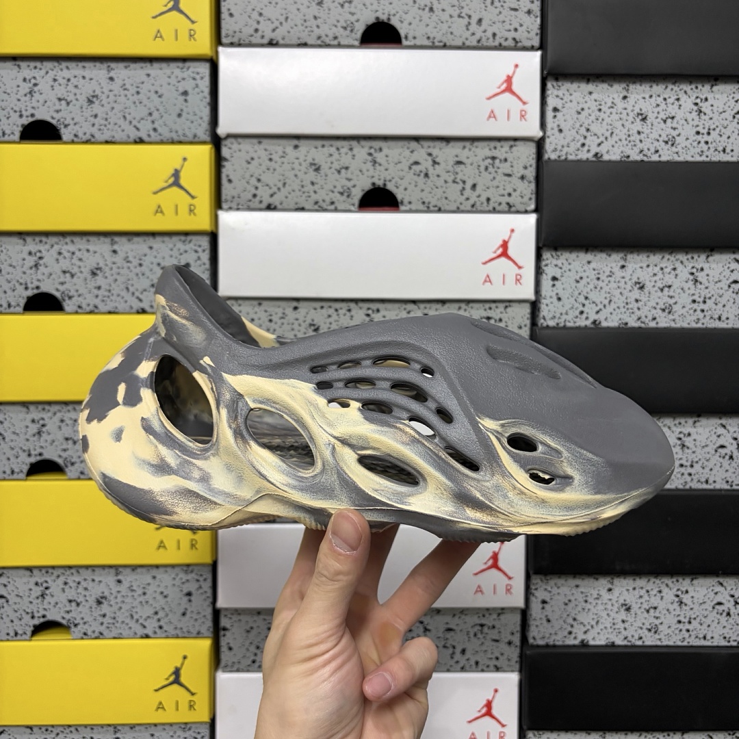 Adidas Yeezy Foam RNNR MXT Moon Gray Clogs - Image 7