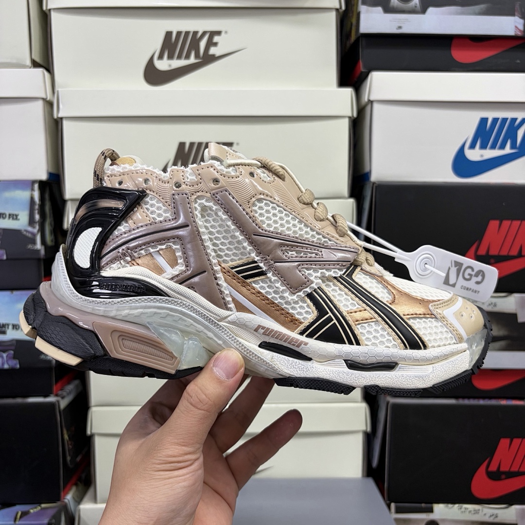 Balenciaga BLCG Runner7.0 - Image 78