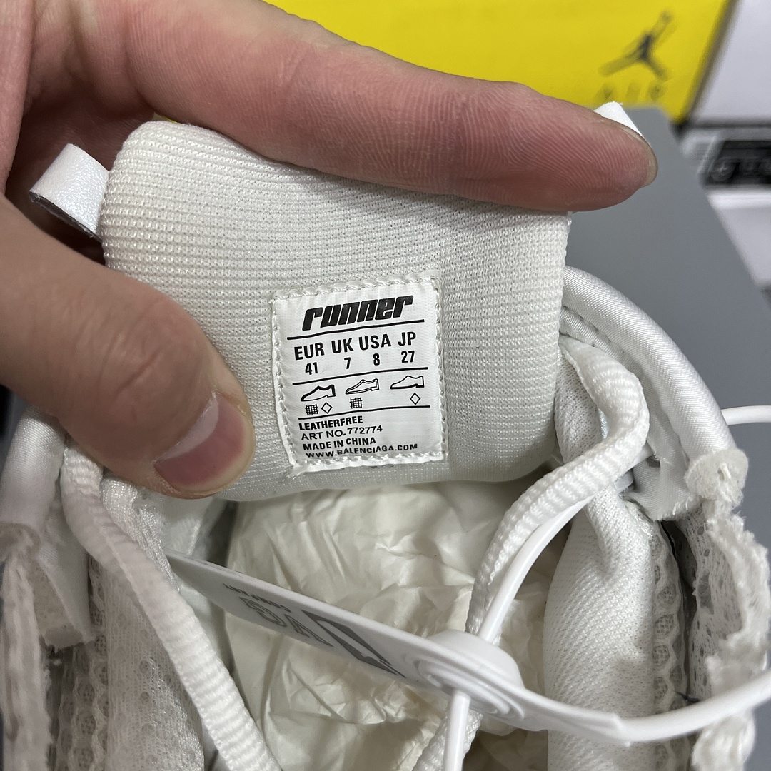 Balenciaga BLCG Runner 7.5 - Image 10