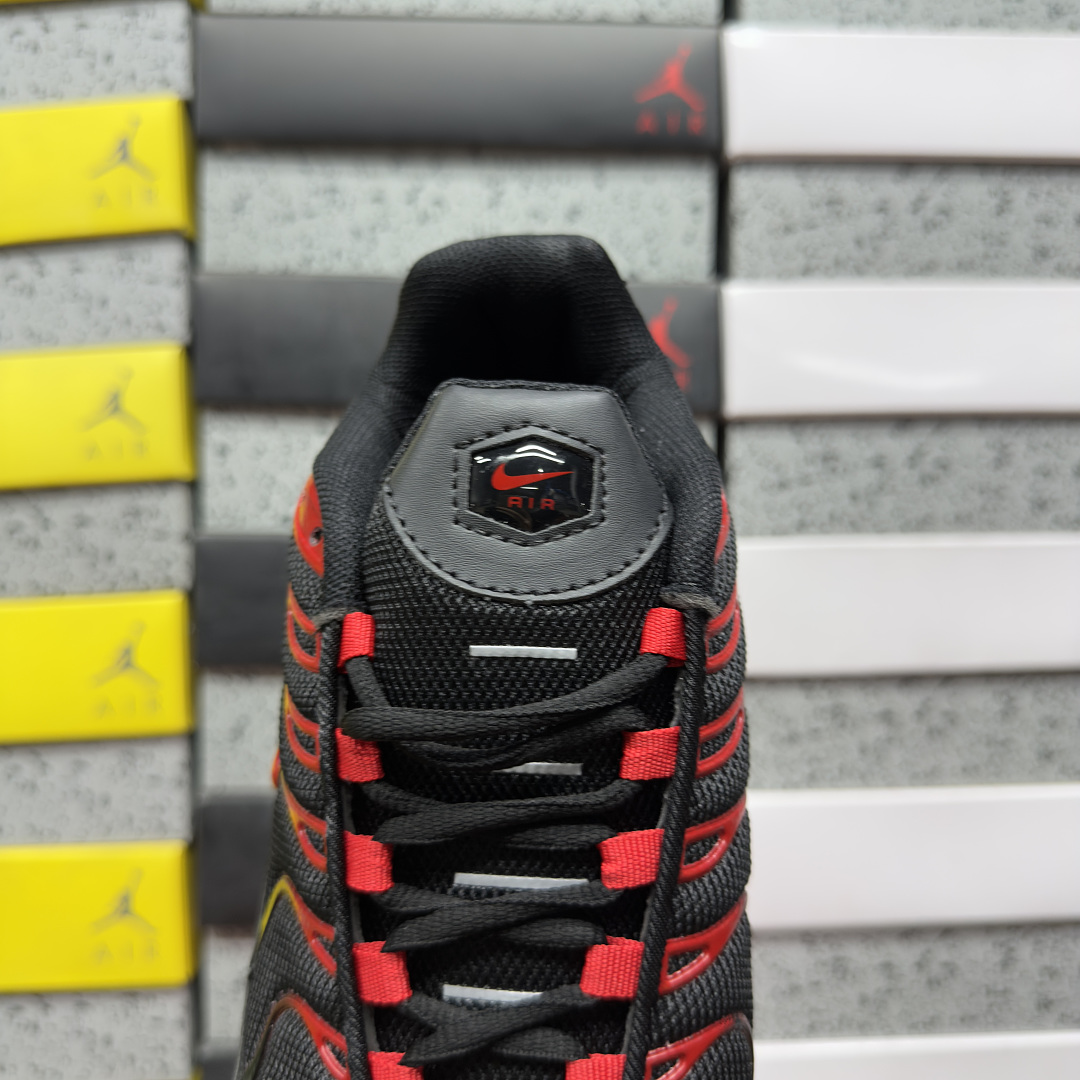 Nike Air Max Plus (Bred) - Image 3