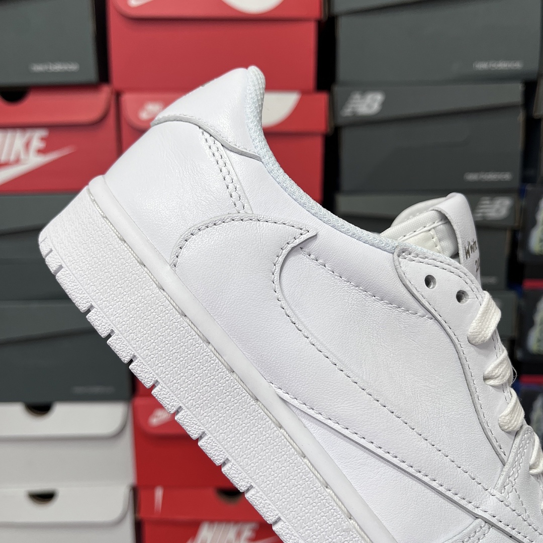 Nike Triple White Reverse Swoosh - Image 4