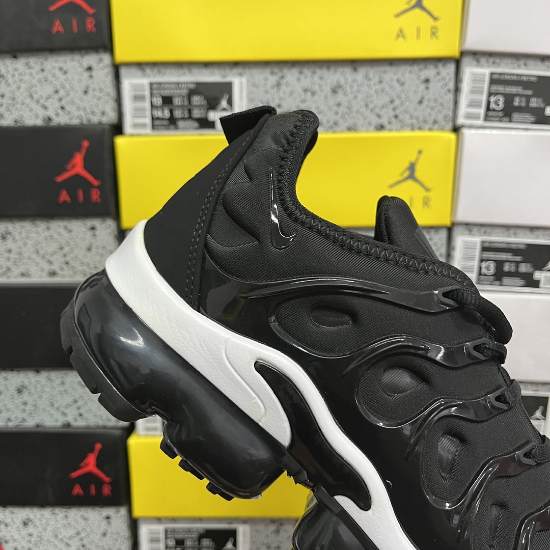 Nike Air VaporMax Plus - Image 9