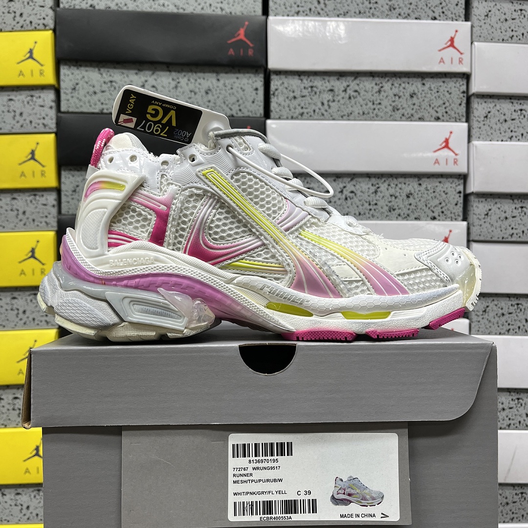 Balenciaga BLCG Runner - Image 35
