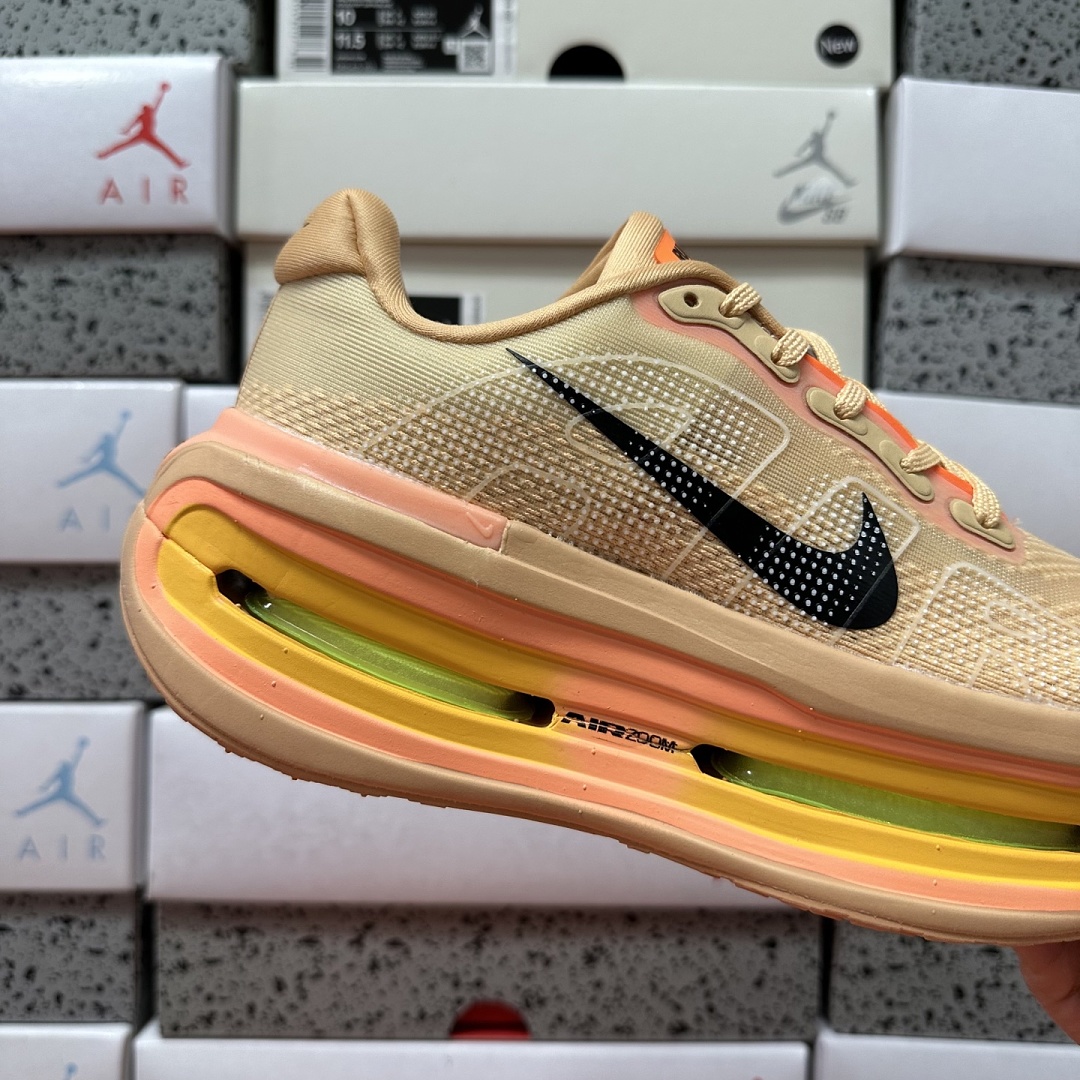 Nike Vomero Premium HQ2050-100 - Image 9
