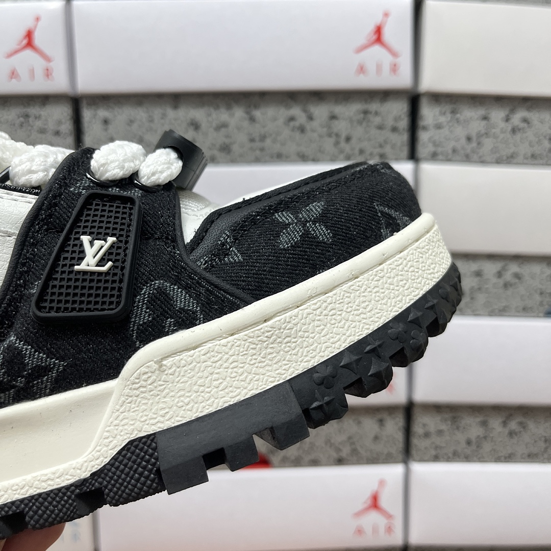 Louis Vuitton Trainer Maxi White Black Print - Image 5