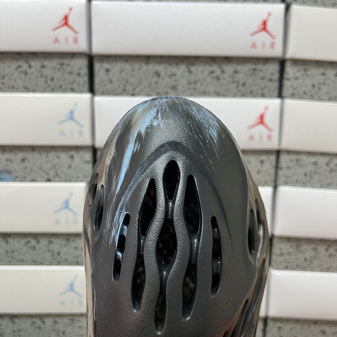 Adidas Slide/Foam Runner - Image 96