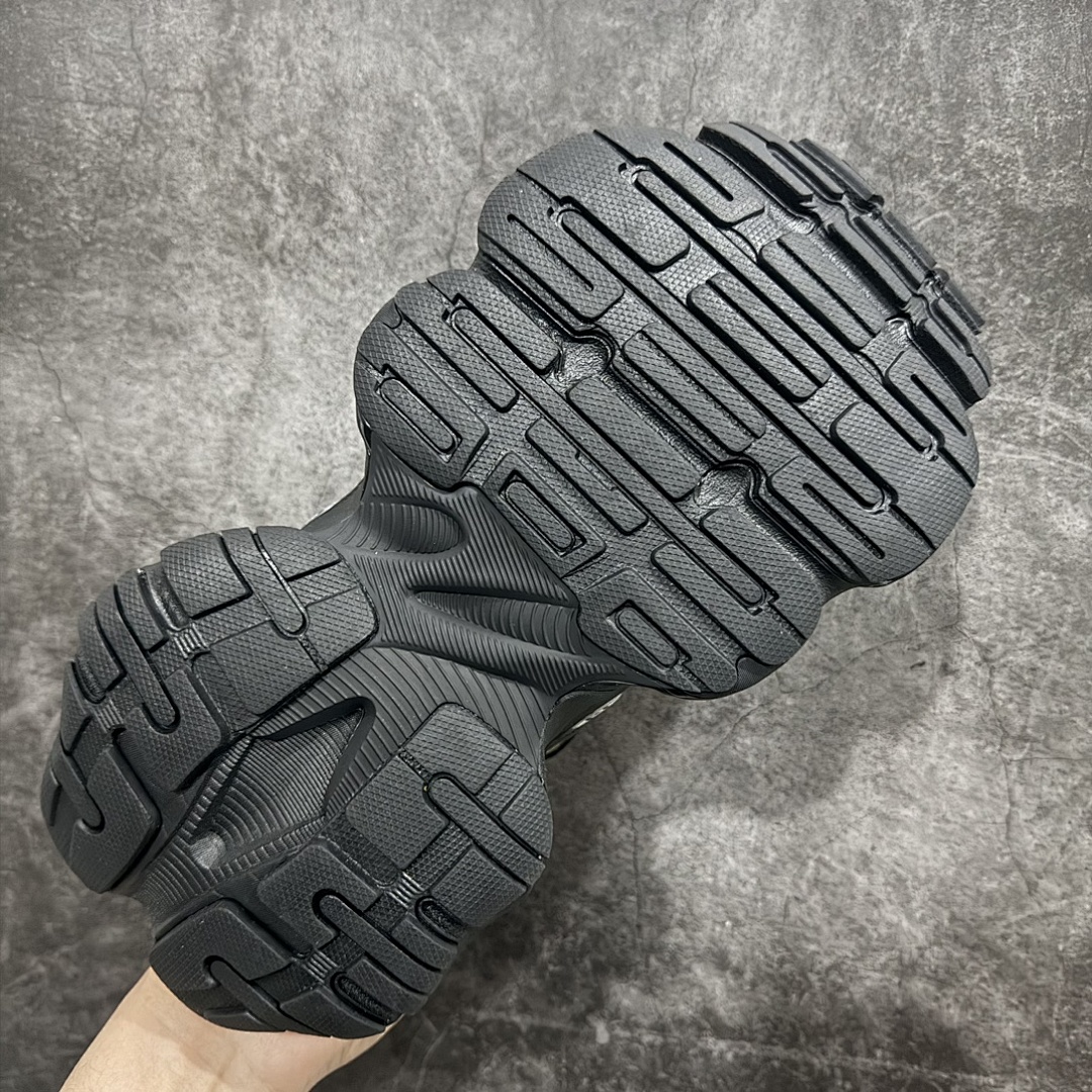 Balenciaga Cargo - Image 81