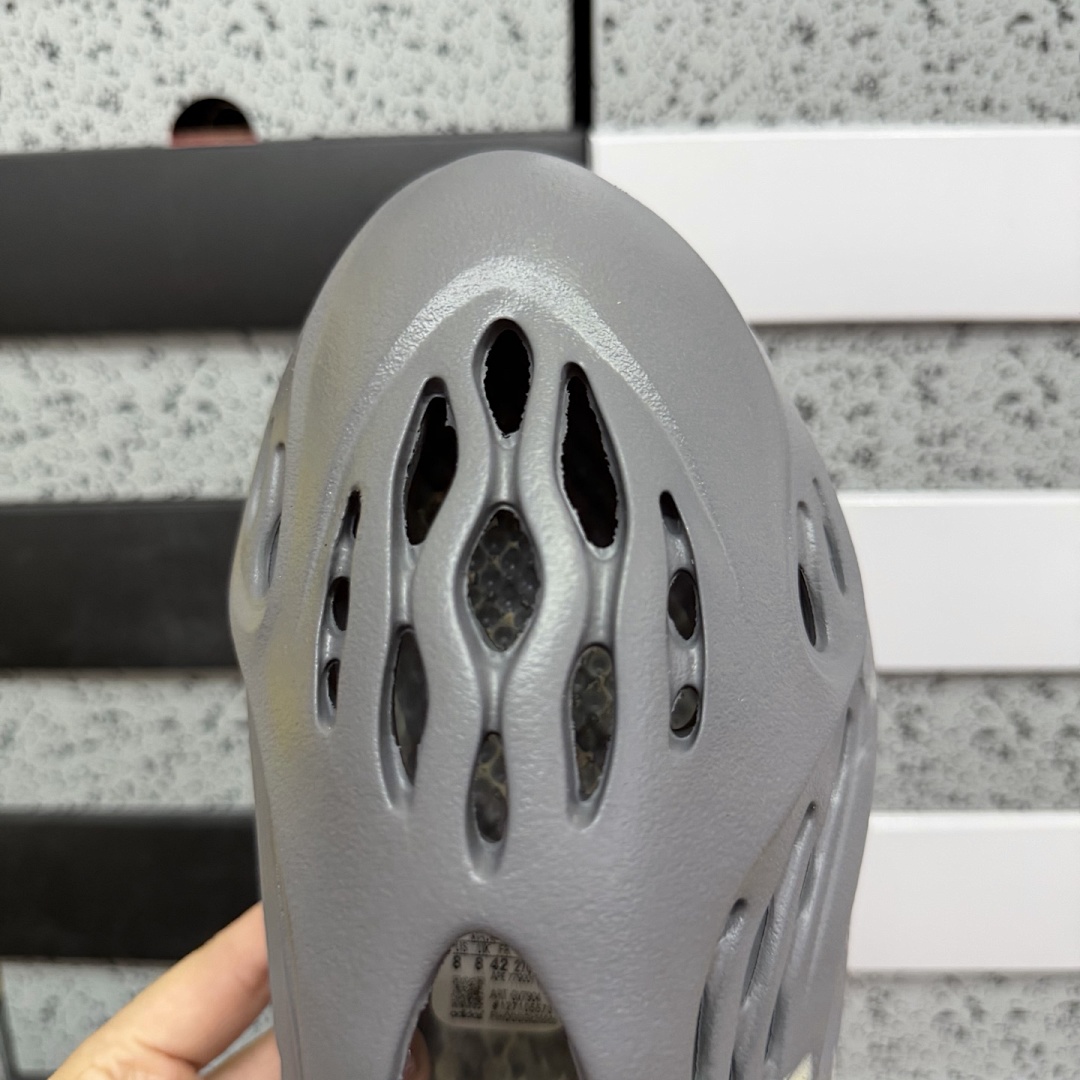Adidas Slide/Foam Runner - Image 44