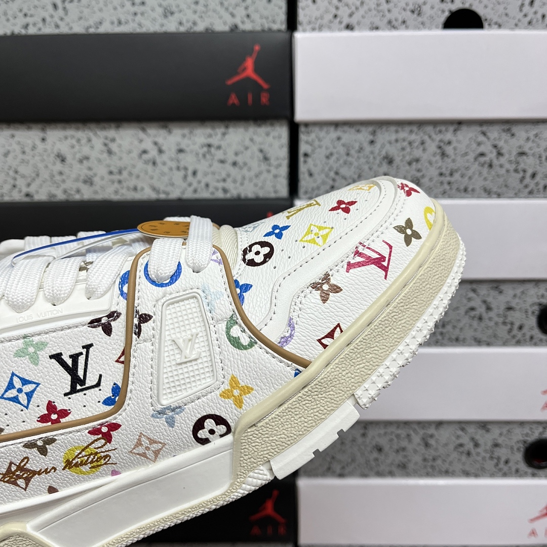 Louis Vuitton Trainer / (White) - Image 2