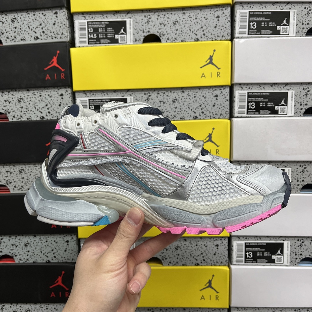 Balenciaga BLCG Runner 7.5 - Image 8