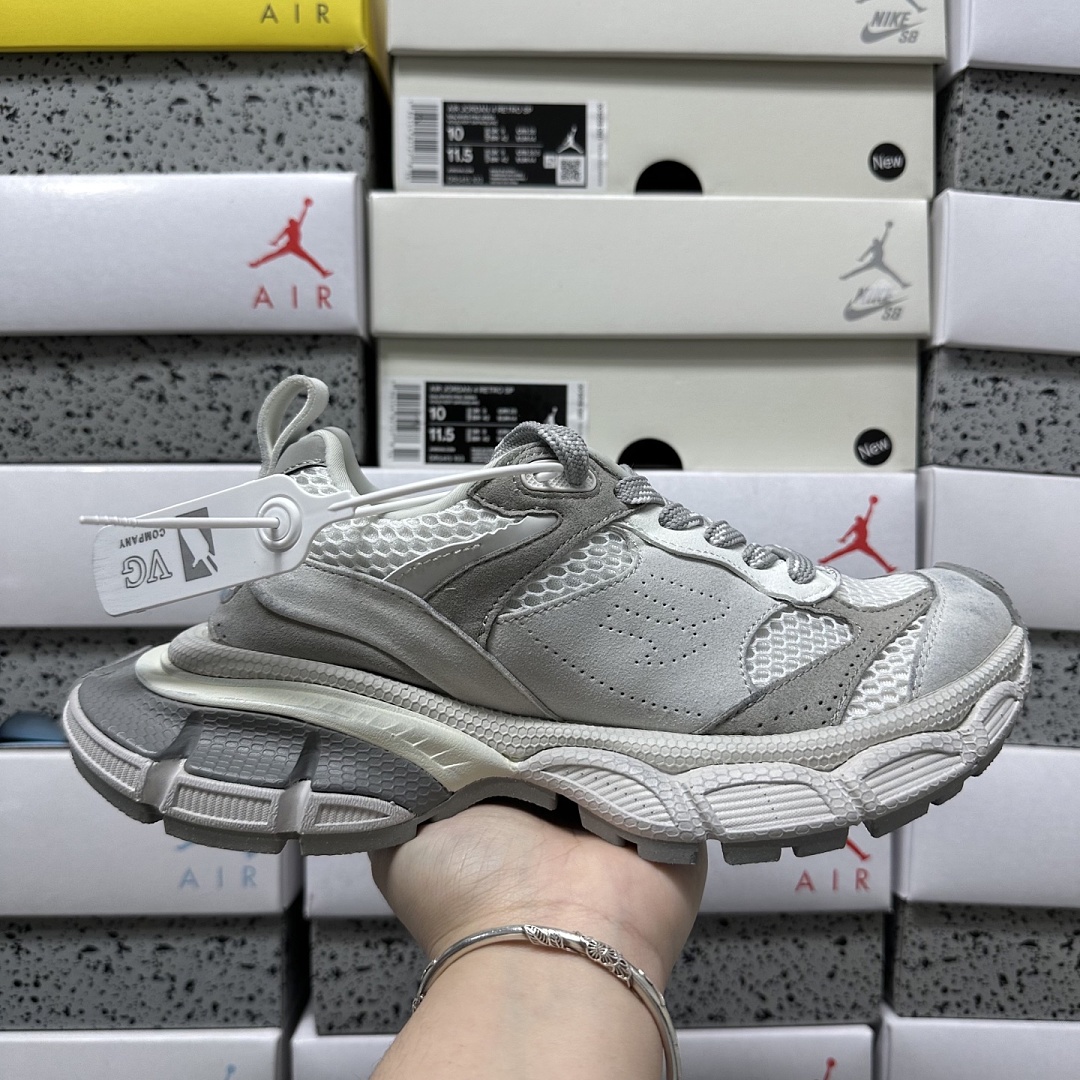 Balenciaga 3XL Sneakers - Image 5