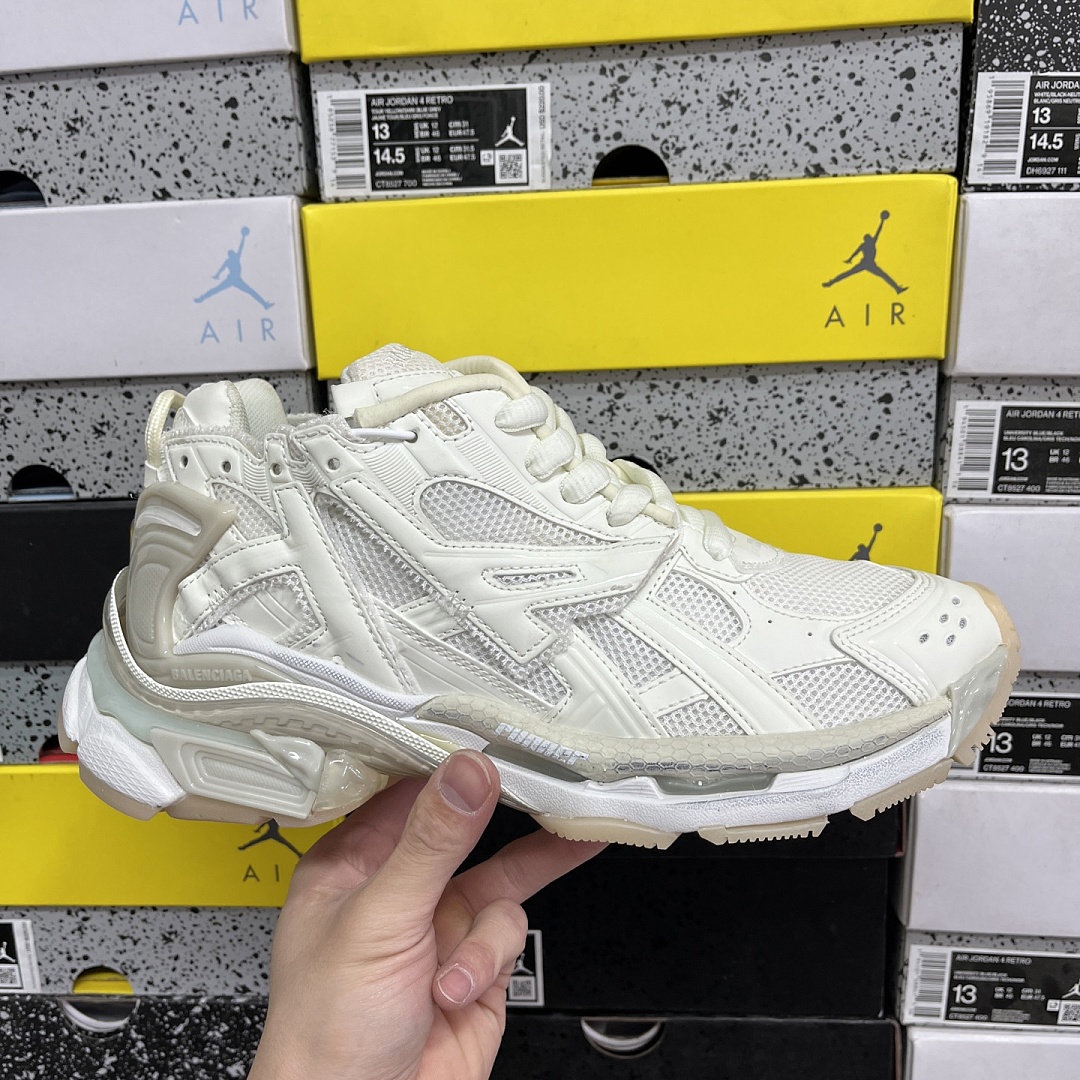 Balenciaga BLCG Runner 7.0 - Image 11