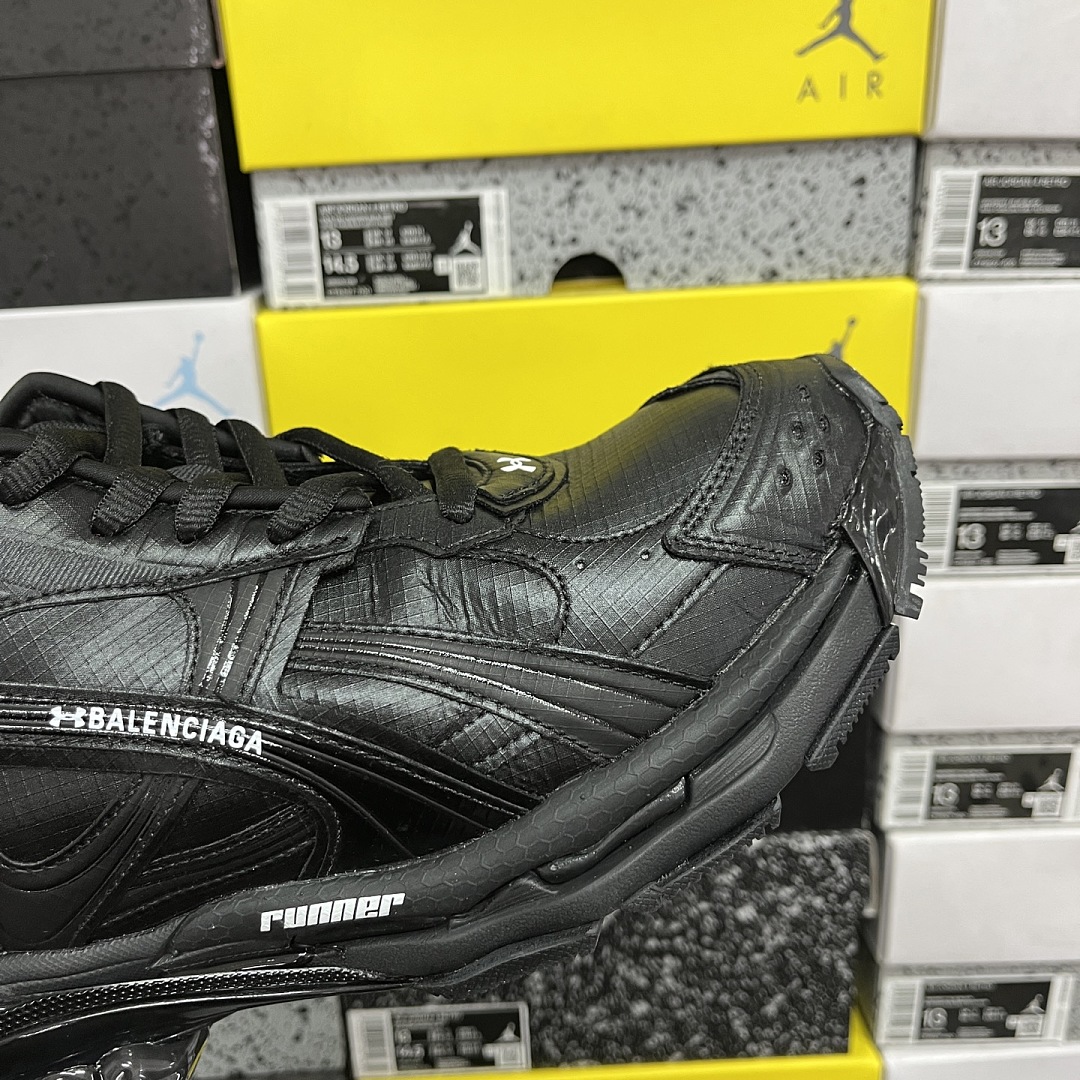 Balenciaga BLCG Runner 7.5 - Image 4