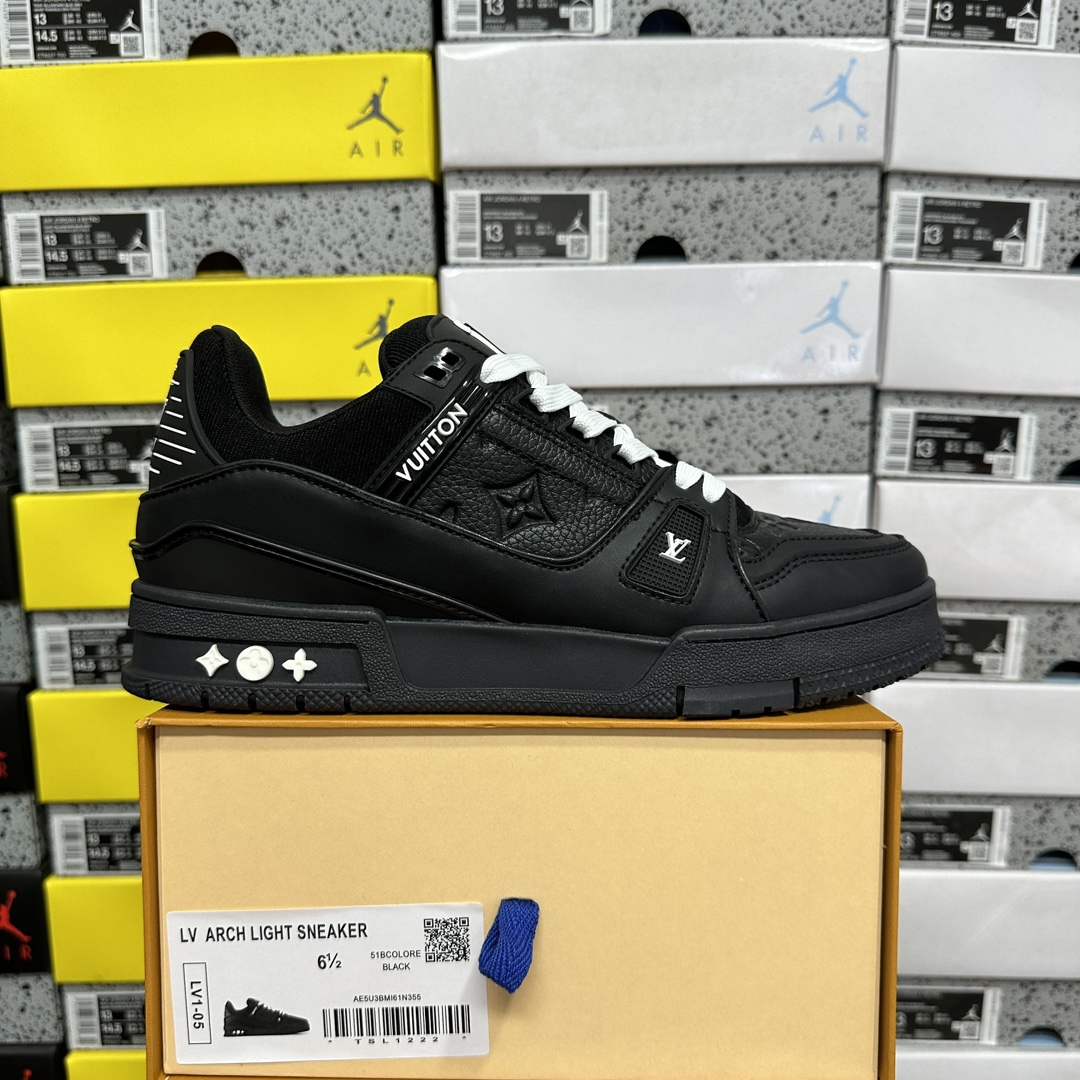 Louis Vuitton Trainer 1-05 - Image 11