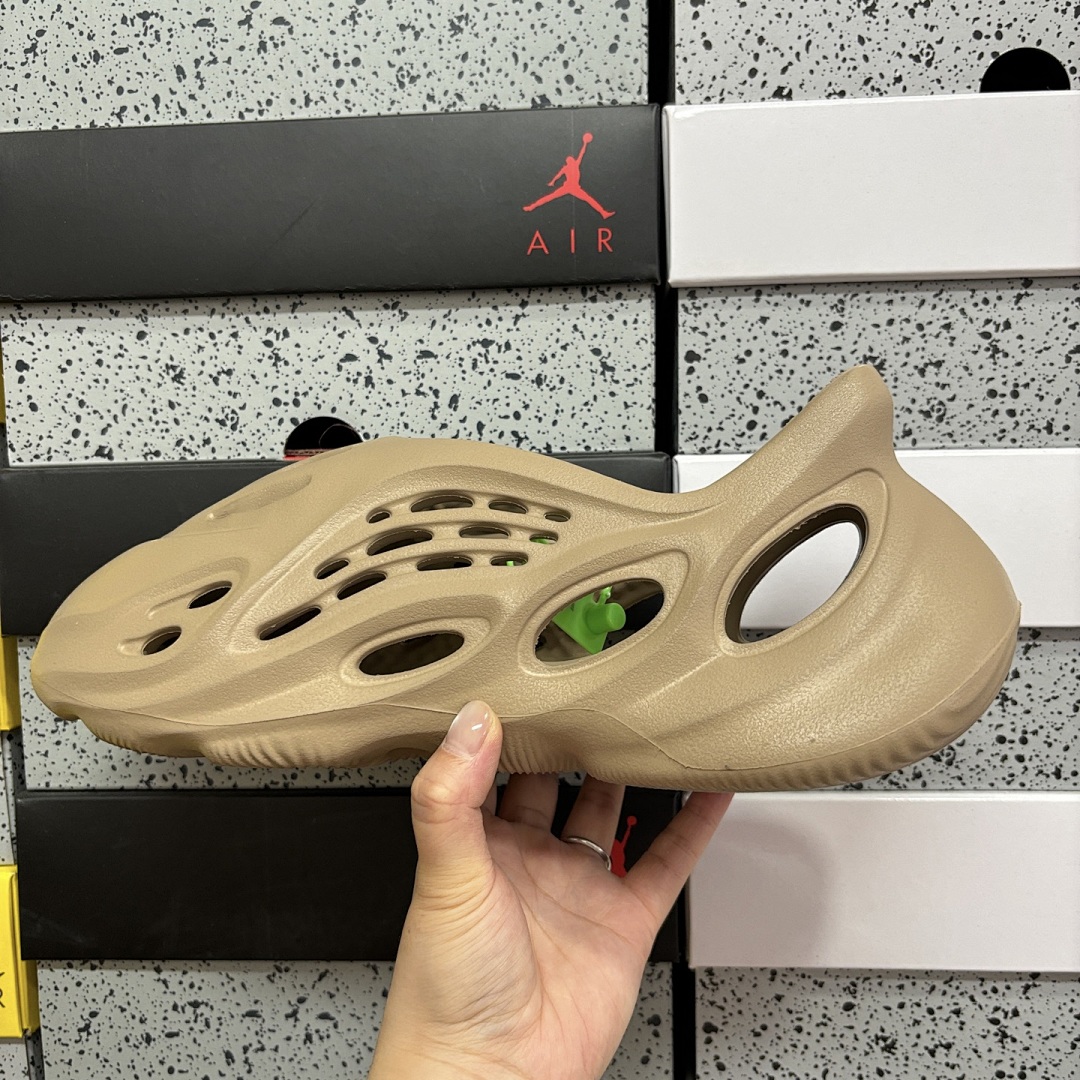 Adidas Slide/Foam Runner - Image 82