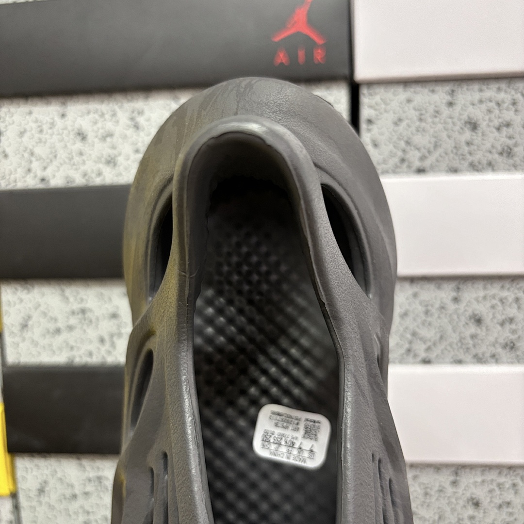 Adidas Slide/Foam Runner - Image 104