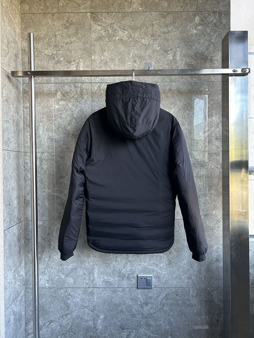 Canada Goose Label Lodge Hoody Jacket - Image 17