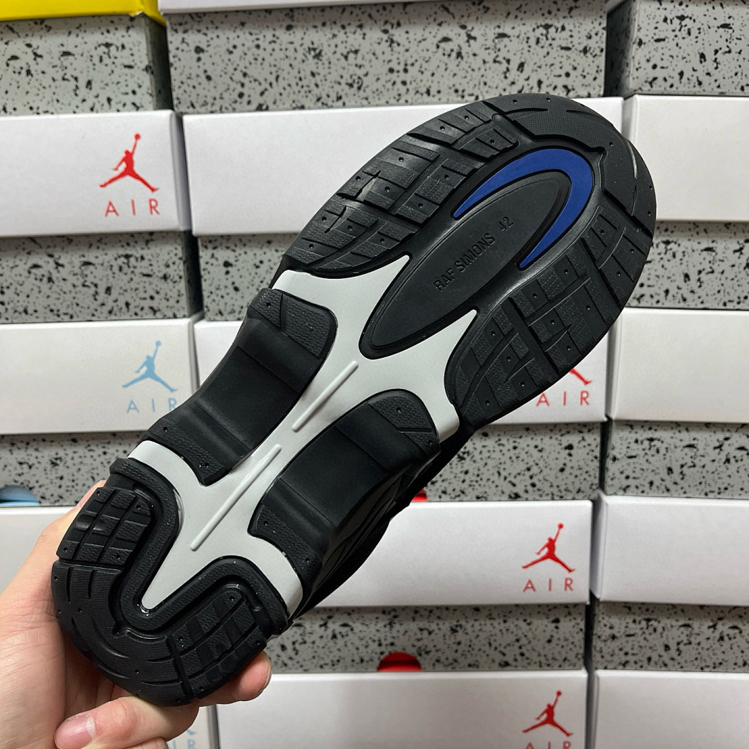 On Running Raf Simons Antei Low Top - Image 3