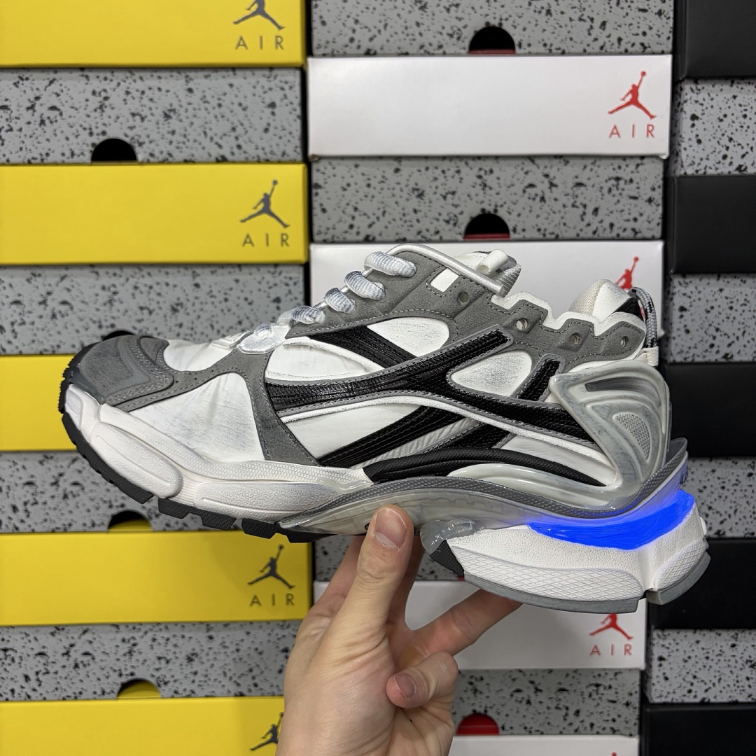 Balenciaga Runner LED 7 Gen - Image 6