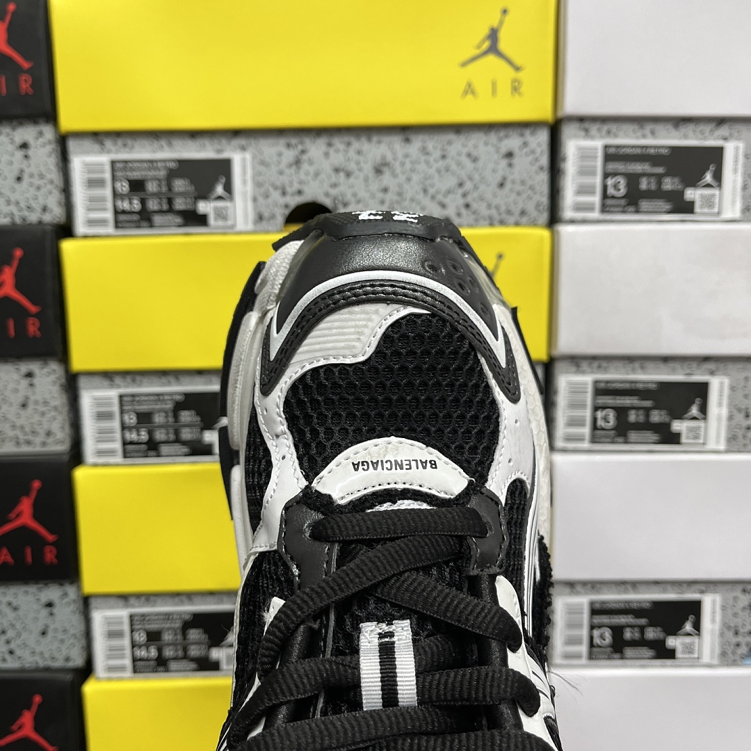 Balenciaga BLCG Runner 7.5 - Image 10