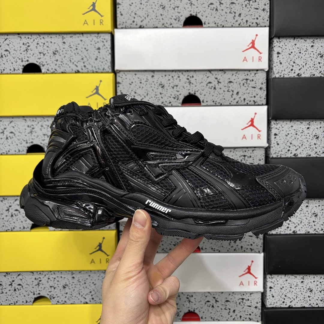 Balenciaga BLCG Runner Black 7.0 - Image 3