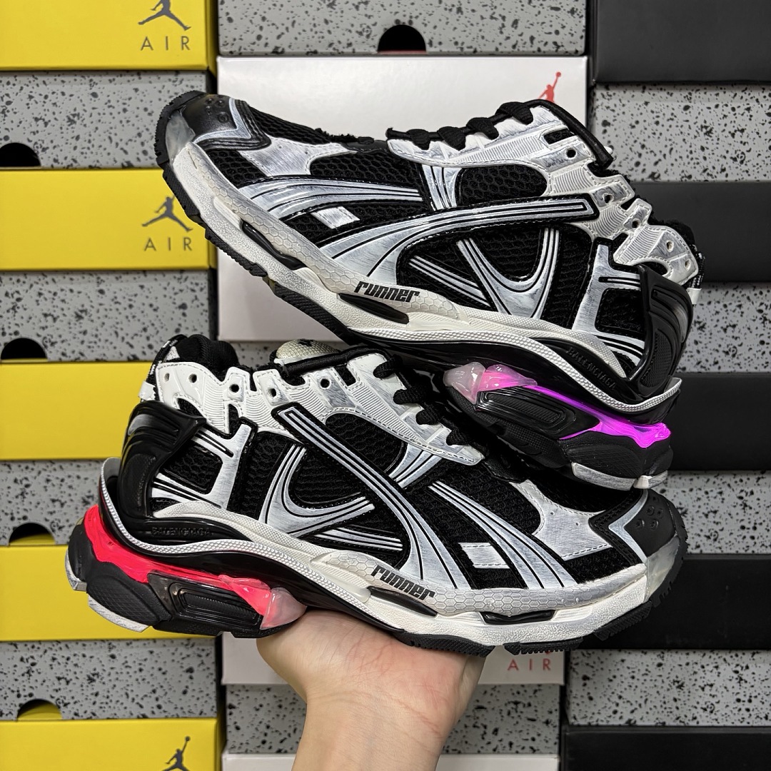 Balenciaga Runner LED 7.5 (Black White) - Image 6