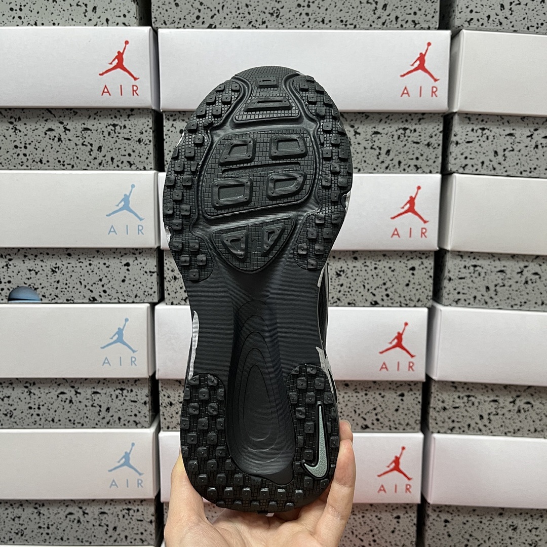 Nike Vomero 18 Anthracite Reflect (Silver) - Image 2