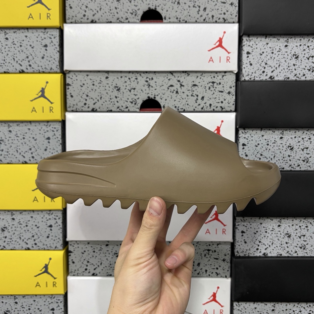 Adidas Yeezy Slide Earth Brown Slides - Image 3