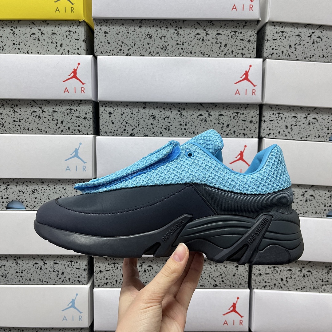 On Running Raf Simons Antei Low Top - Image 2