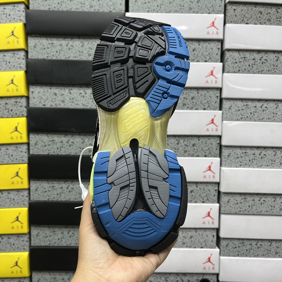 Balenciaga BLCG Runner - Image 100