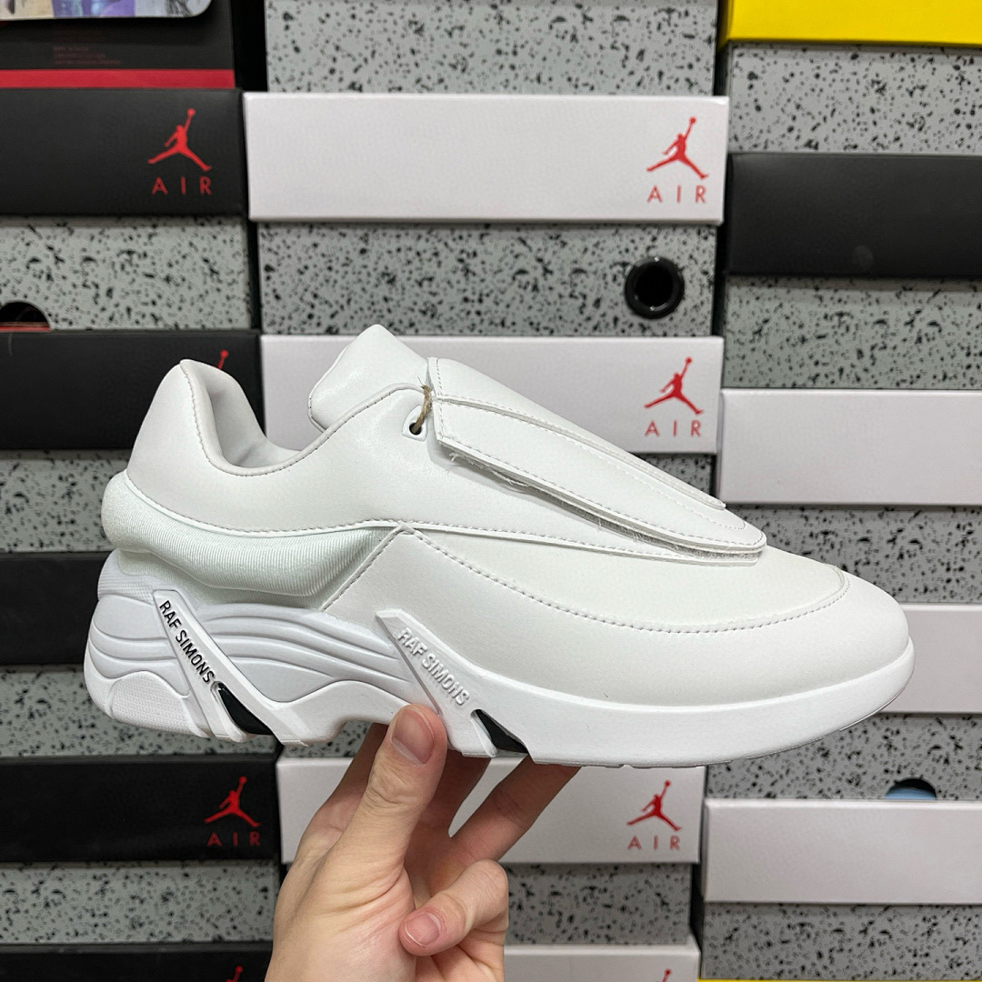 On Running Raf Simons Antei Low Top Wgite - Image 2