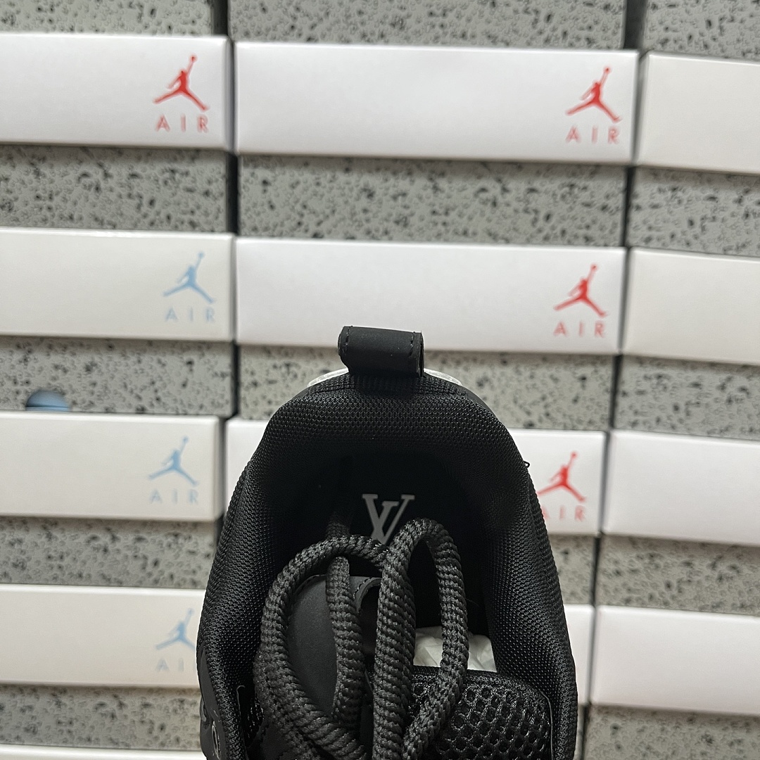 Louis Vuitton Skate Sneaker V3-3 - Image 4