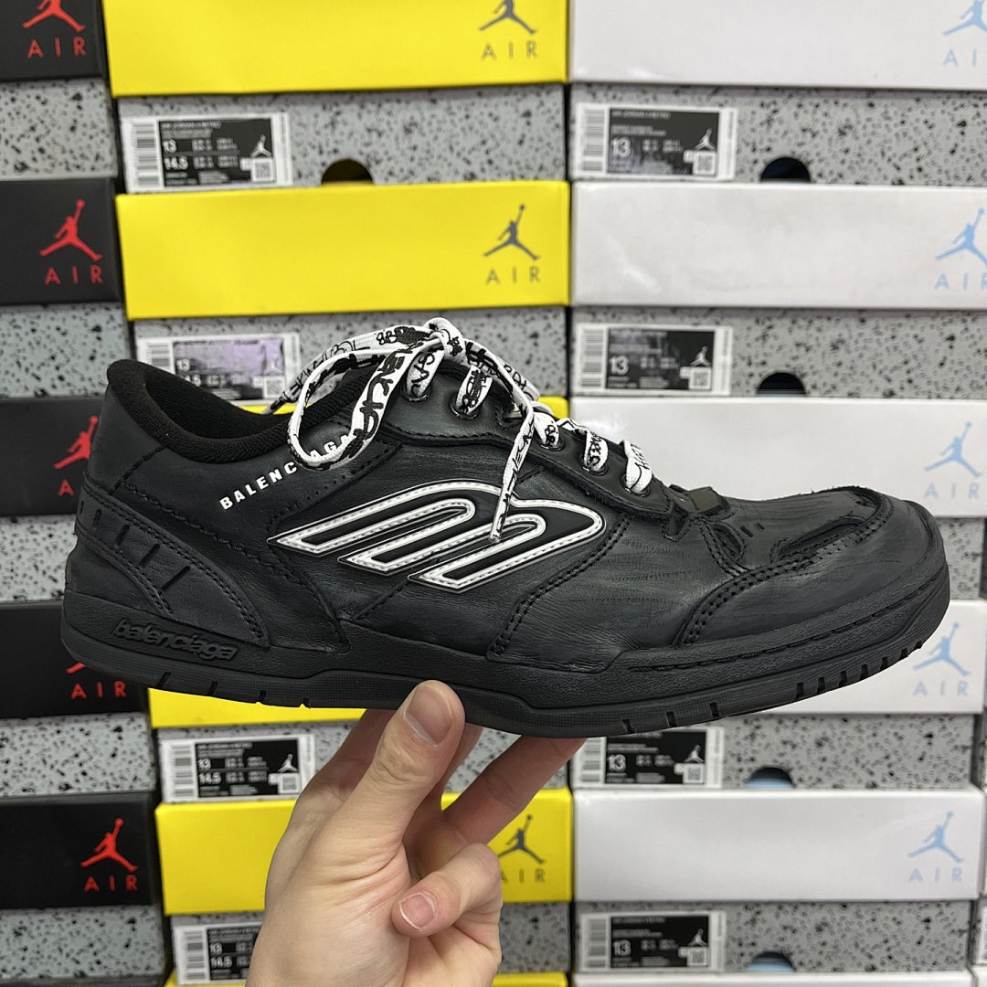 Balenciaga Hamptons Sneakers - Image 11