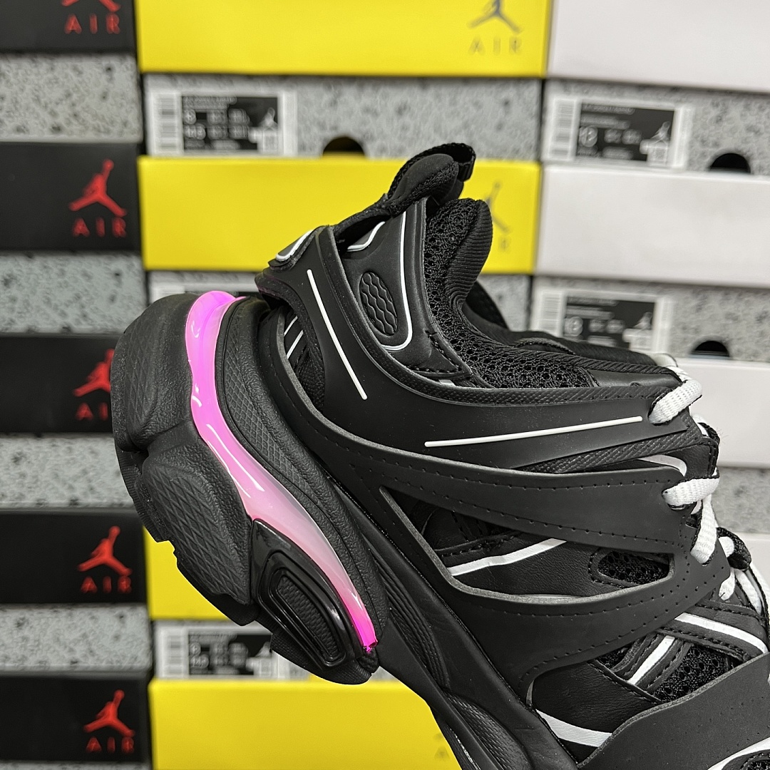 Balenciaga BLCG Track 3.0 Black White LED - Image 3
