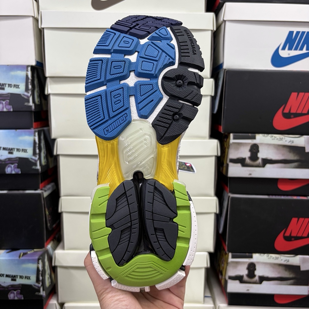 Balenciaga BLCG Runner7.0 - Image 62