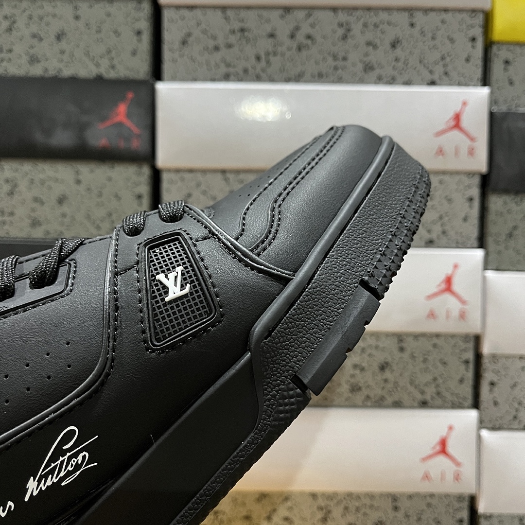 Louis Vuitton Trainer V2-08 - Image 2