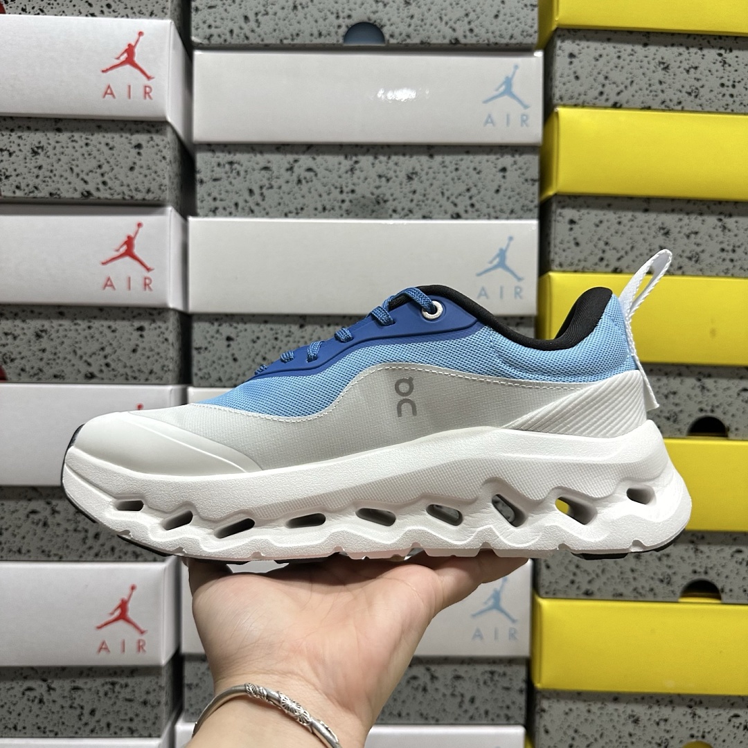 On Running Running Cloudtilt 2 LOEWE L92928X17-5102 - Image 3