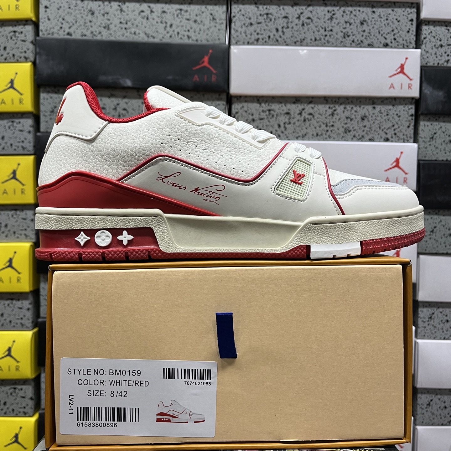 Louis Vuitton Trainer V2-11 - Image 10