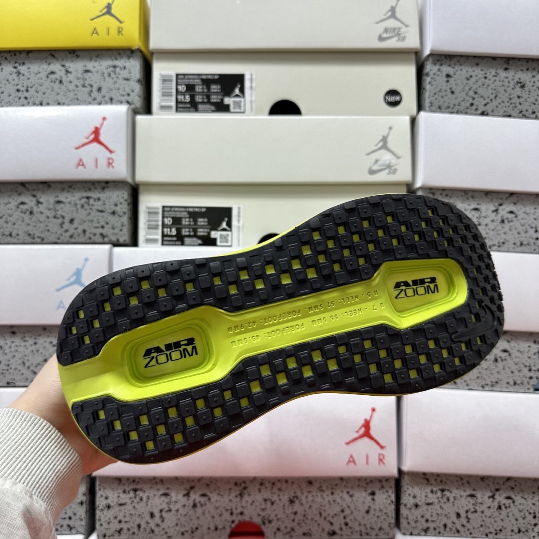 Nike Vomero Premium HQ2050-558 - Image 9