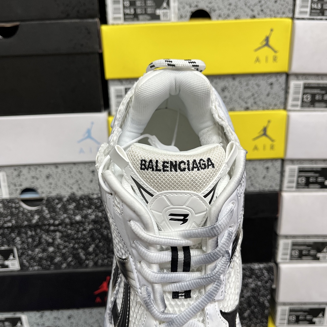 Balenciaga BLCG Runner 7.5 - Image 10