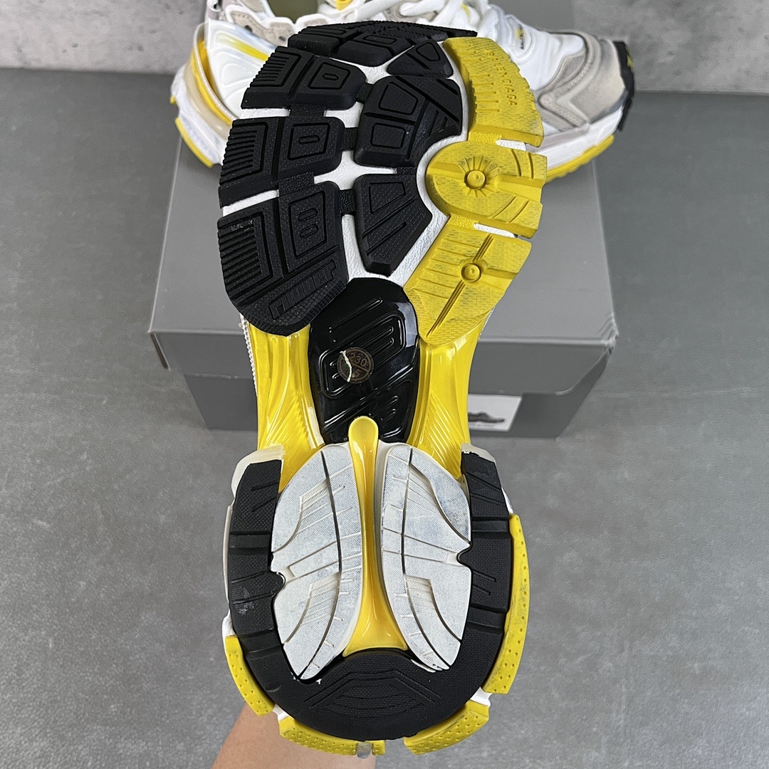 Balenciaga Runner 7.5 - Image 114